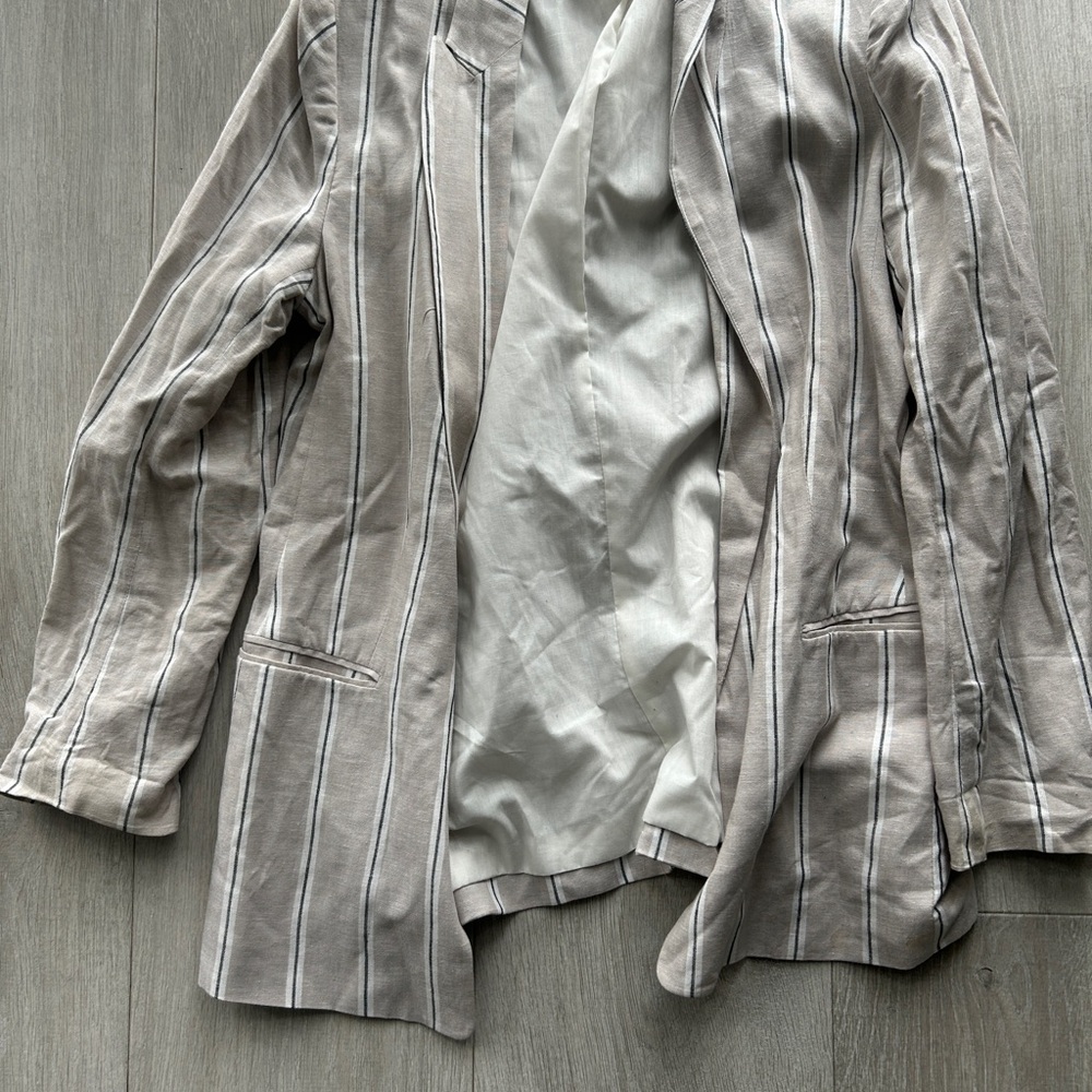 H&M Cream and White Vertical-Stripe Blazer - Picture 9 of 9